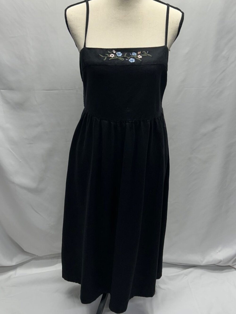 Cynthia Rowley Linen Blend Maxi dress M Black With Delicate Floral Embroidery